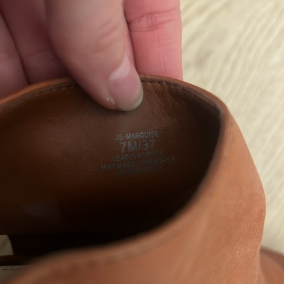 Jessica Simpson leather wedge heels. Size 7. Gold heel. Camel color - Picture 6 of 7